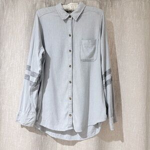 Hollister Light Wash Button-Down Shirt Women’s L Oversized